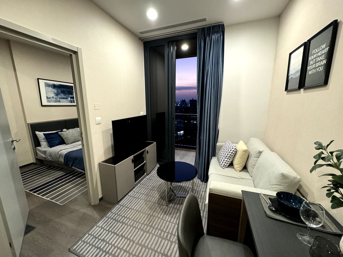 For RentCondoSukhumvit, Asoke, Thonglor : Condo for Rent : Oka Haus Rama 4 Room size: 28 sqm Room Type: 1 bedroom 1 bathroom Room Floor: 19th Fully furnish and electrical machines.