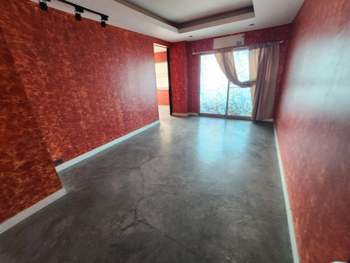 For SaleCondoOnnut, Udomsuk : Condo the size of a house, very large room, with balconies on two sides. Baan Suan Sukhumvit