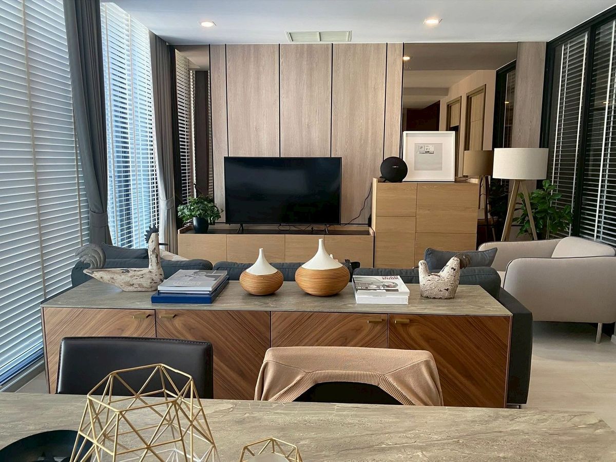 ให้เช่าคอนโดวิทยุ ชิดลม หลังสวน : ปล่อยเช่าคอนโดNoble Ploenchit 2-BR เฟอร์+เครื่องใช้ไฟฟ้าครบ BTS Skywalk into Condo 🚆BTS เพลินจิต