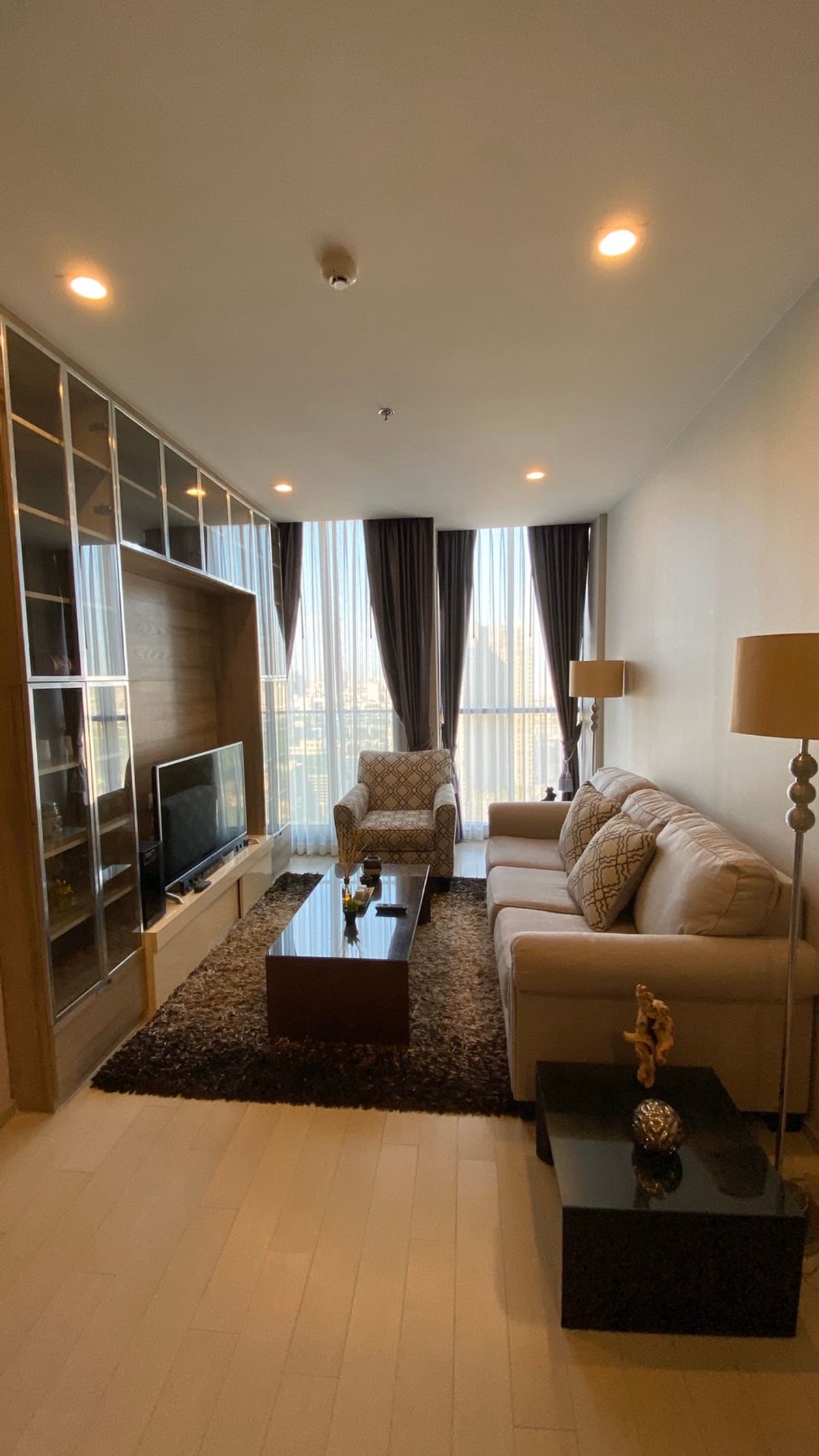 ให้เช่าคอนโดวิทยุ ชิดลม หลังสวน : (for rent) Noble Ploenchit ติดรถไฟฟ้า BTS เพลินจิต