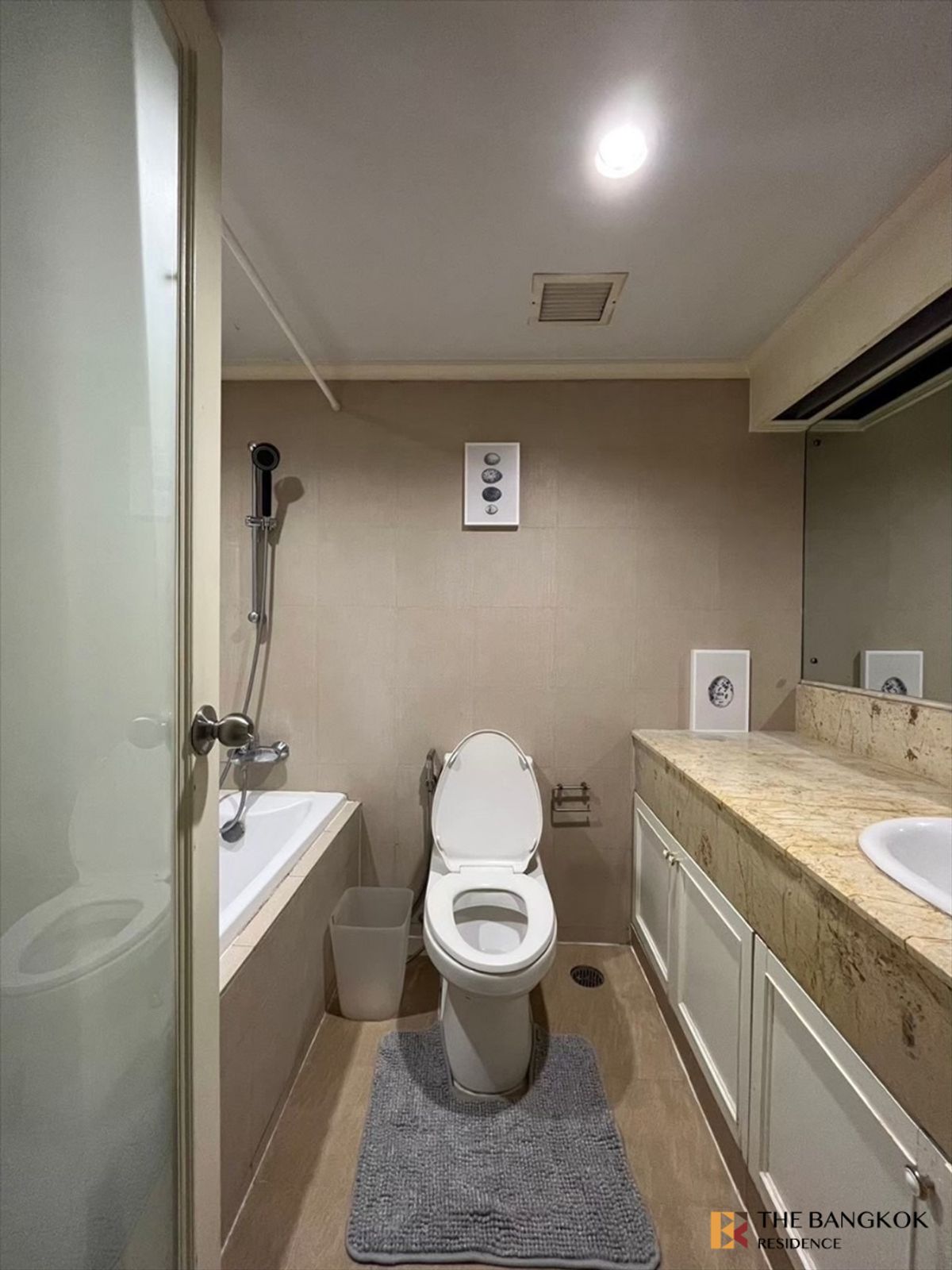 For SaleCondoSukhumvit, Asoke, Thonglor : Spacious, airy comfortable unit at Baan Suanpetch near BTS Phrom Phong