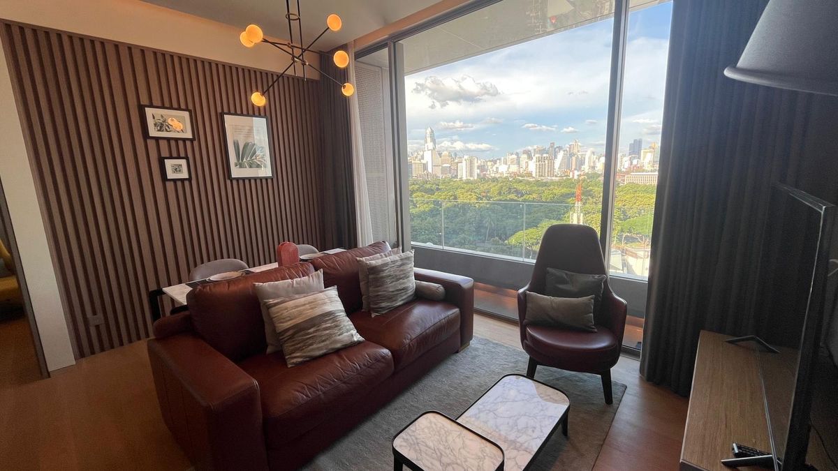 For RentCondoSilom, Saladaeng, Bangrak : Modern 1-Bedroom Condo for Rent at Saladaeng One – Stunning Park View