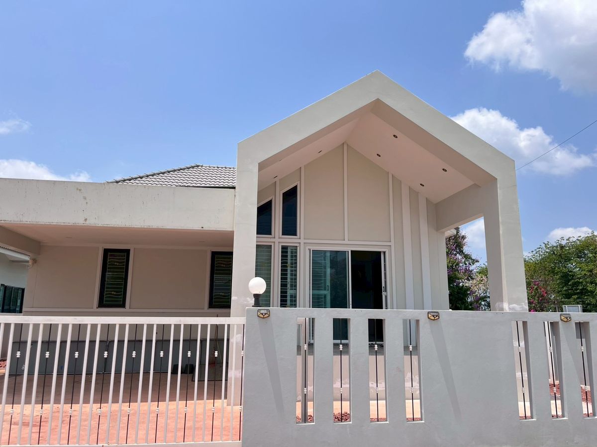 For SaleHouseRatchaburi : Single house for sale, Maple Home Ku Bua, Mueang District, Ratchaburi, Nordic style, first single story, corner house. Location next to the main road