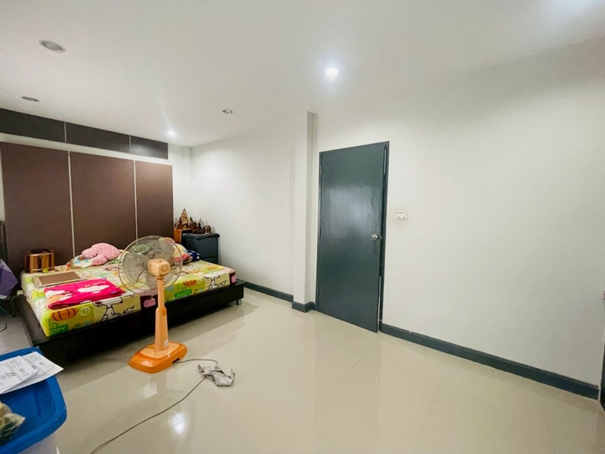 ขายทาวน์โฮมพระราม 2 บางขุนเทียน : ขายทาวเฮาส์ 2 ชั้น 22.5 ตรว. ซอย 8 หมู่บ้านสินทวีเทียนทะเล2 ใกล้เซ็นทรัลพระราม2