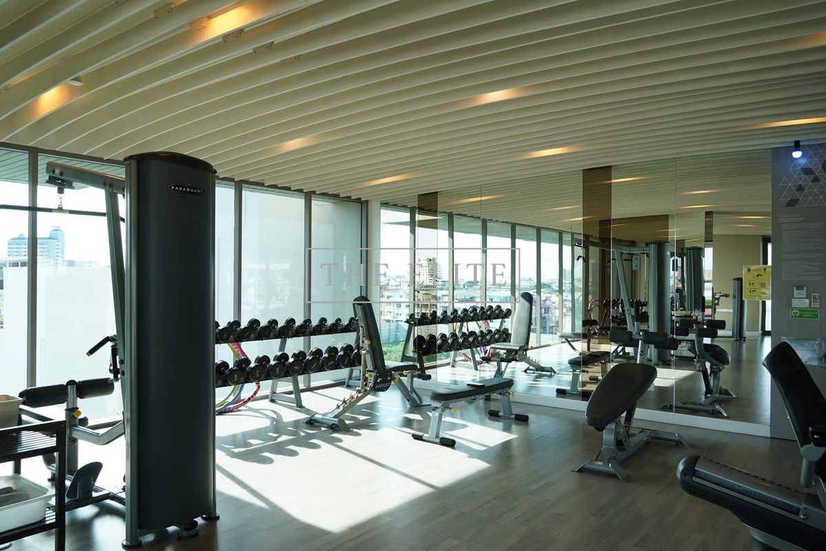 ขายคอนโดวงเวียนใหญ่ เจริญนคร : ✨ คอนโดพรีเมียมติดรถไฟฟ้า ราคาดีสุดในตลาดตอนนี้ The Room BTS Wongwianyai 💯