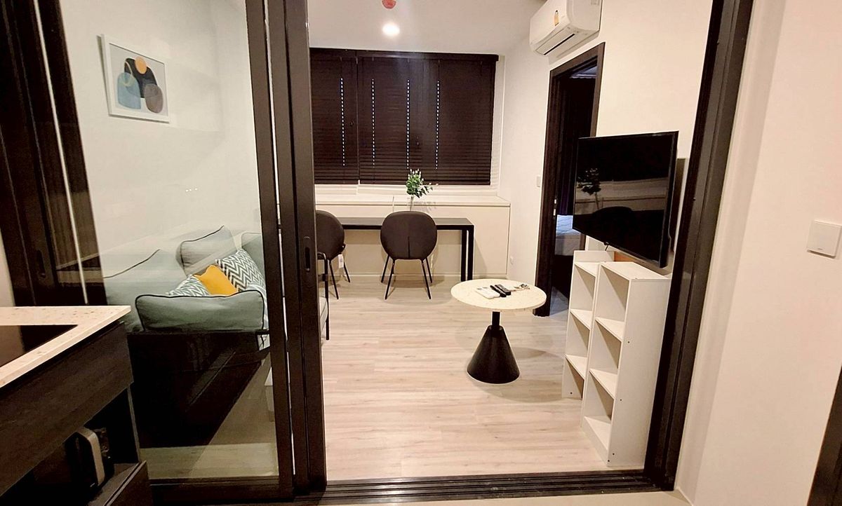 For RentCondoRatchadapisek, Huaikwang, Suttisan : Beautifully designed modern room at XT Huaikhwang 🌇 Fully furnished with complete electrical appliances ⚡