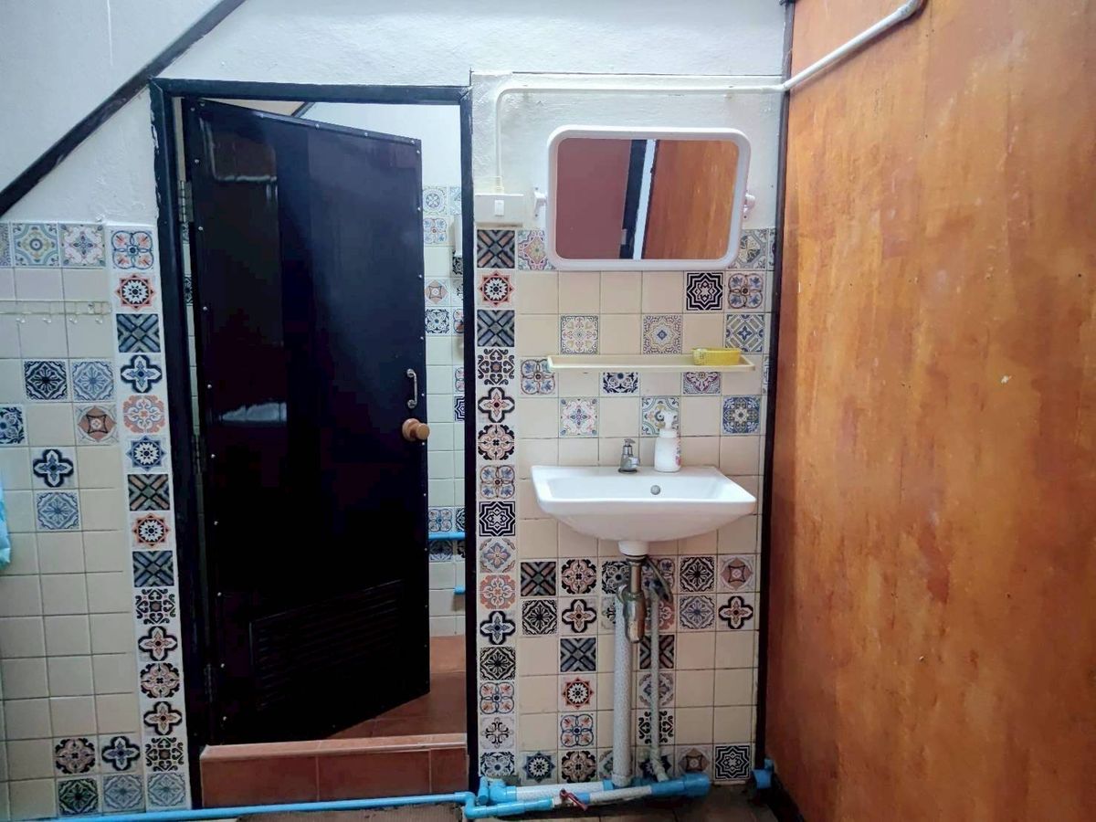 For RentShop HouseSukhumvit, Asoke, Thonglor : Commercial building for rent, 1st floor, good location, next to the road, suitable for doing business (N.1897)