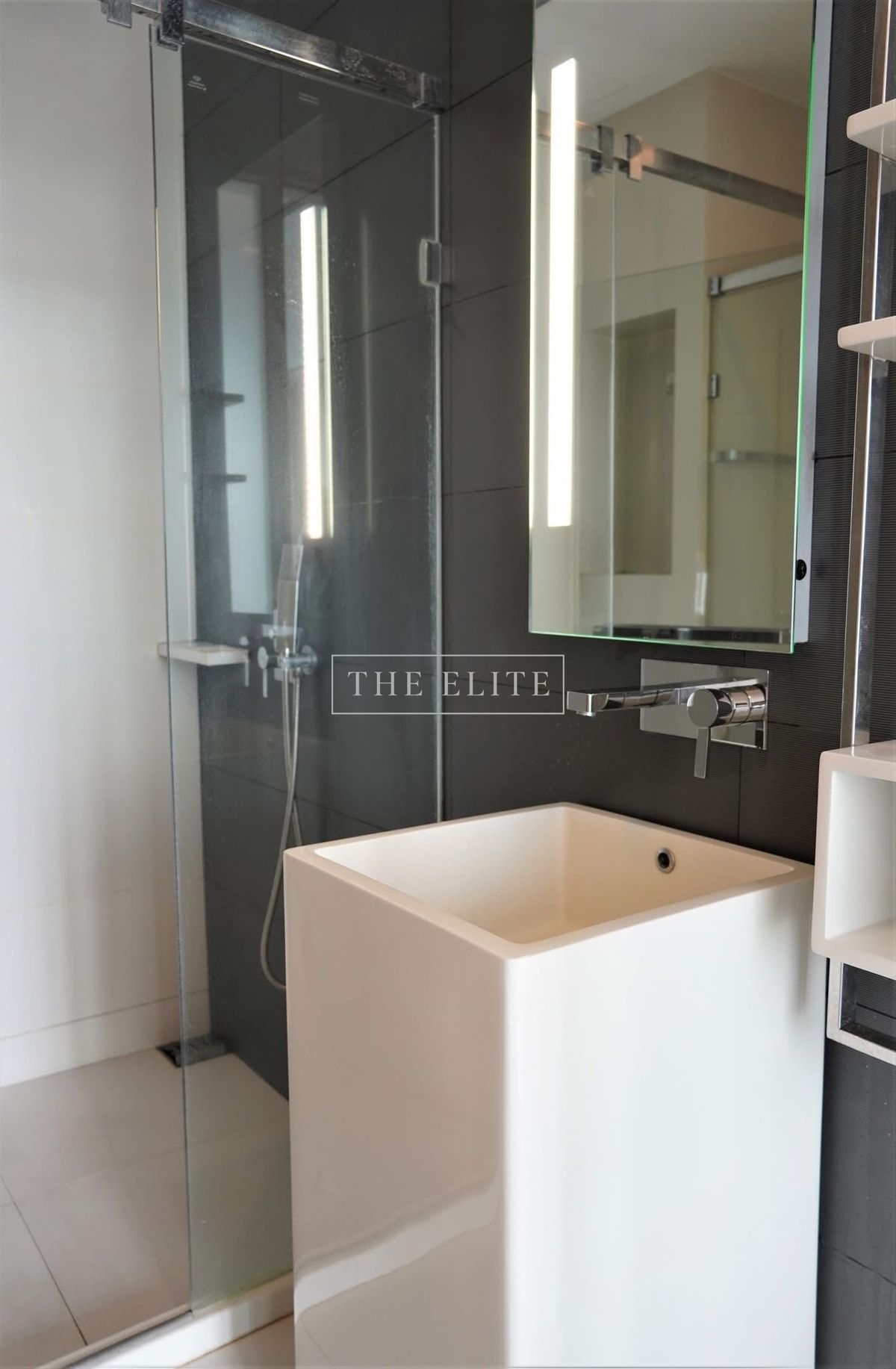 ขายคอนโดวงเวียนใหญ่ เจริญนคร : ✨ คอนโดพรีเมียมติดรถไฟฟ้า ราคาดีสุดในตลาดตอนนี้ The Room BTS Wongwianyai 💯