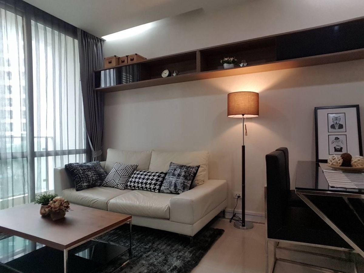 CondoRama9, Petchburi, RCA : Condo with furniture, beautifully decorated, for rent in Rama 9-Huai Khwang area. Near Rama 9 Hospital, only 400 meters.