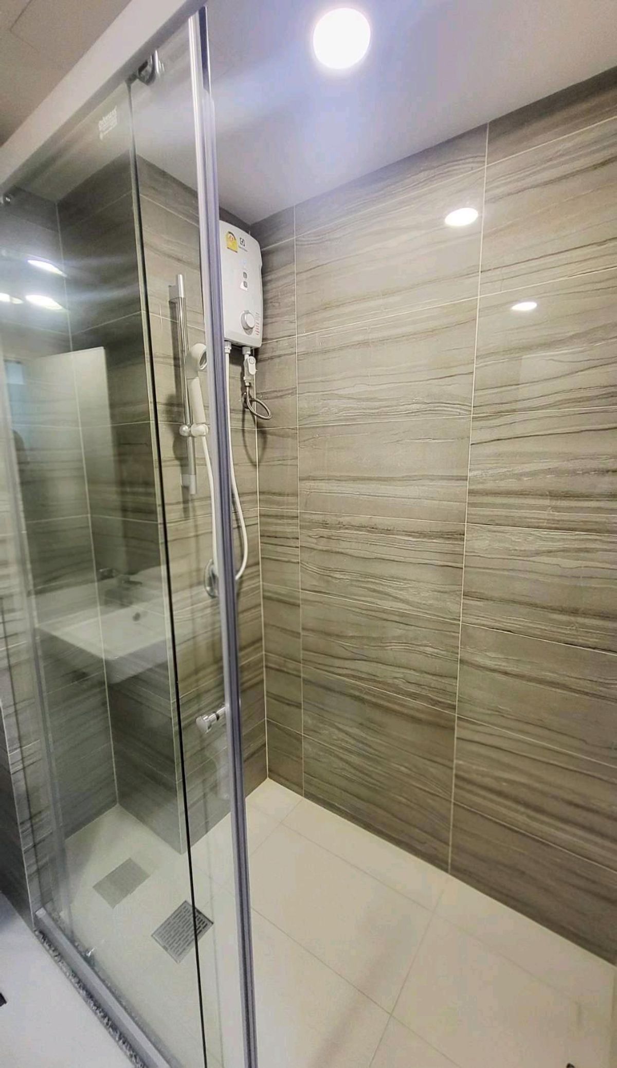 For RentCondoRamkhamhaeng, Hua Mak : Supalai veranda ramkhamheng 2 bedrooms 1 bath 43sqm only 17000bht per month please add line paolin1