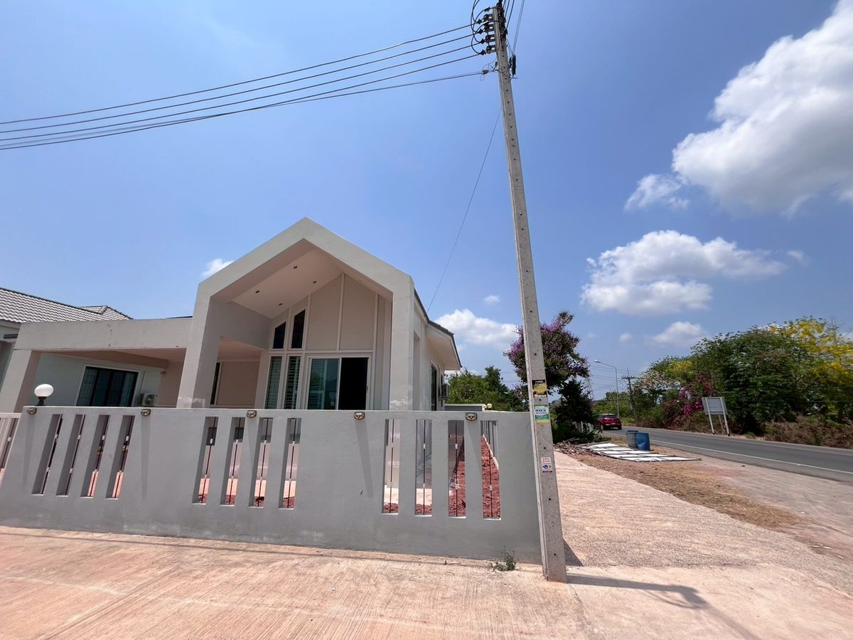 For SaleHouseRatchaburi : Single house for sale, Maple Home Ku Bua, Mueang District, Ratchaburi, Nordic style, first single story, corner house. Location next to the main road