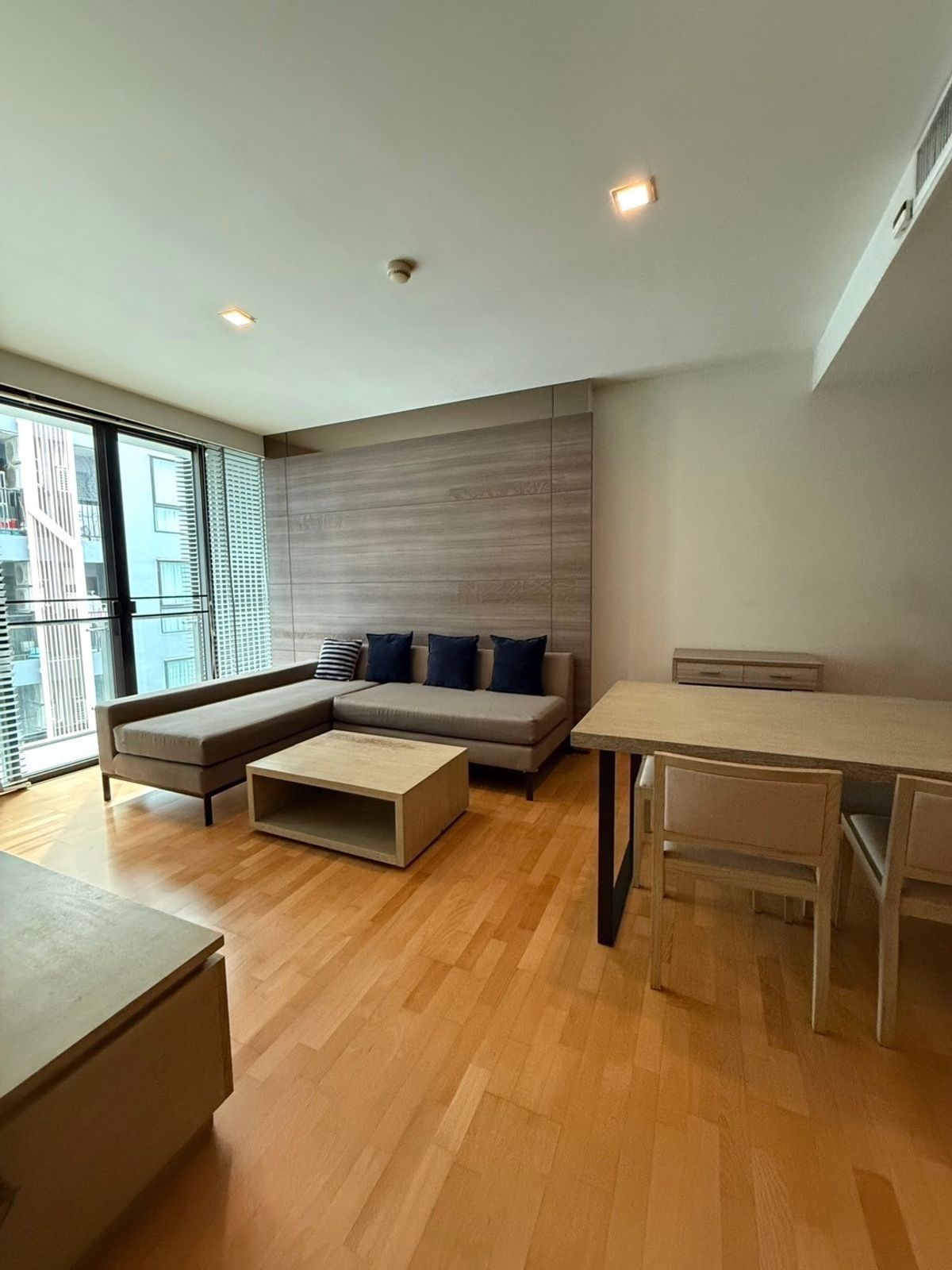 ขายคอนโดสุขุมวิท อโศก ทองหล่อ : 🔥8.5 M 2-Bedroom Condo for Sale at The Issara Sukhumvit 42 By Noon 