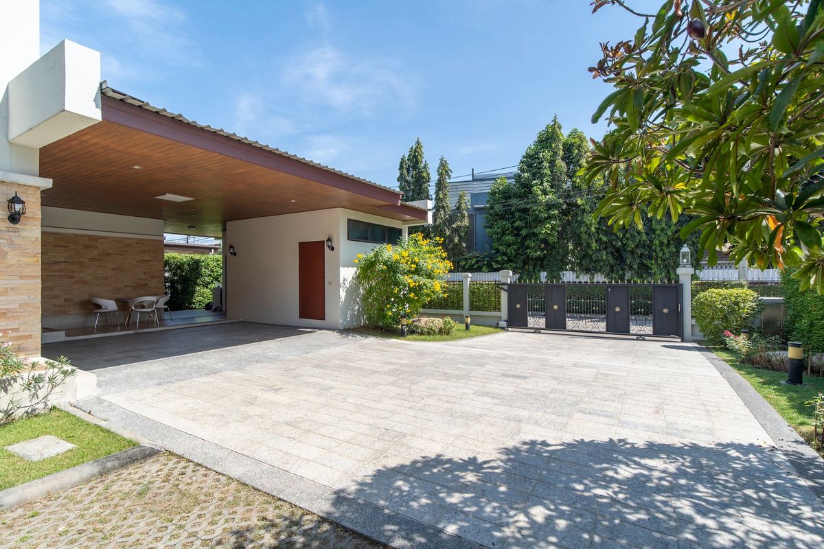 ให้เช่าบ้านลาดกระบัง สุวรรณภูมิ : ให้เช่า 200ตรว 6นอน6น้ำ มีสระว่ายน้ำ บ้านเดี่ยว 3 ชั้น PERFECT MASTERPIECE RAMA 9 ใกล้รถไฟฟ้า สถานีหัวหมาก 