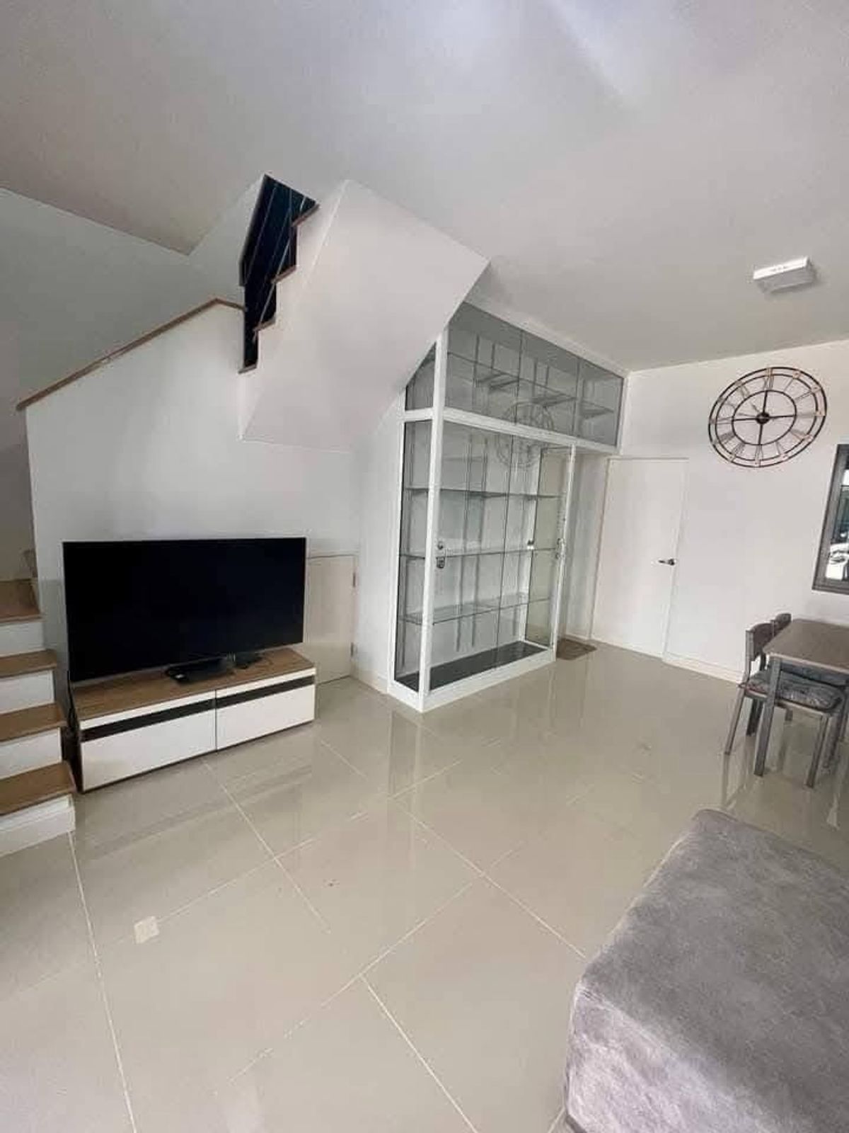 ให้เช่าทาวน์โฮมบางนา แบริ่ง ลาซาล : 🏡 ให้เช่าทาวน์โฮม Pleno สุขุมวิท–บางนา 2
📐 พื้นที่ใช้สอย 120 ตร.ม.
🛏 3 ห้องนอน | 🚿 2 ห้องน้ำ | 🍳 1 ห้องครัว
🚗 จอดรถได้ 2 คัน

💰 ค่าเช่า 30,000 บาท/เดือน 