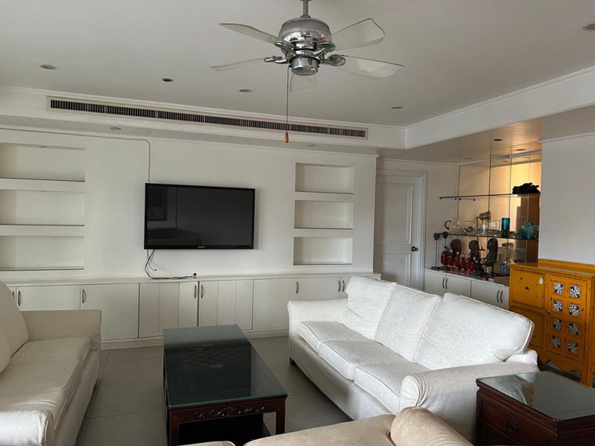 For SaleCondoNana, North Nana,Sukhumvit13, Soi Nana : For Sale  3 bedroom Condo 315 sqm., Soi Sukhumvit 11