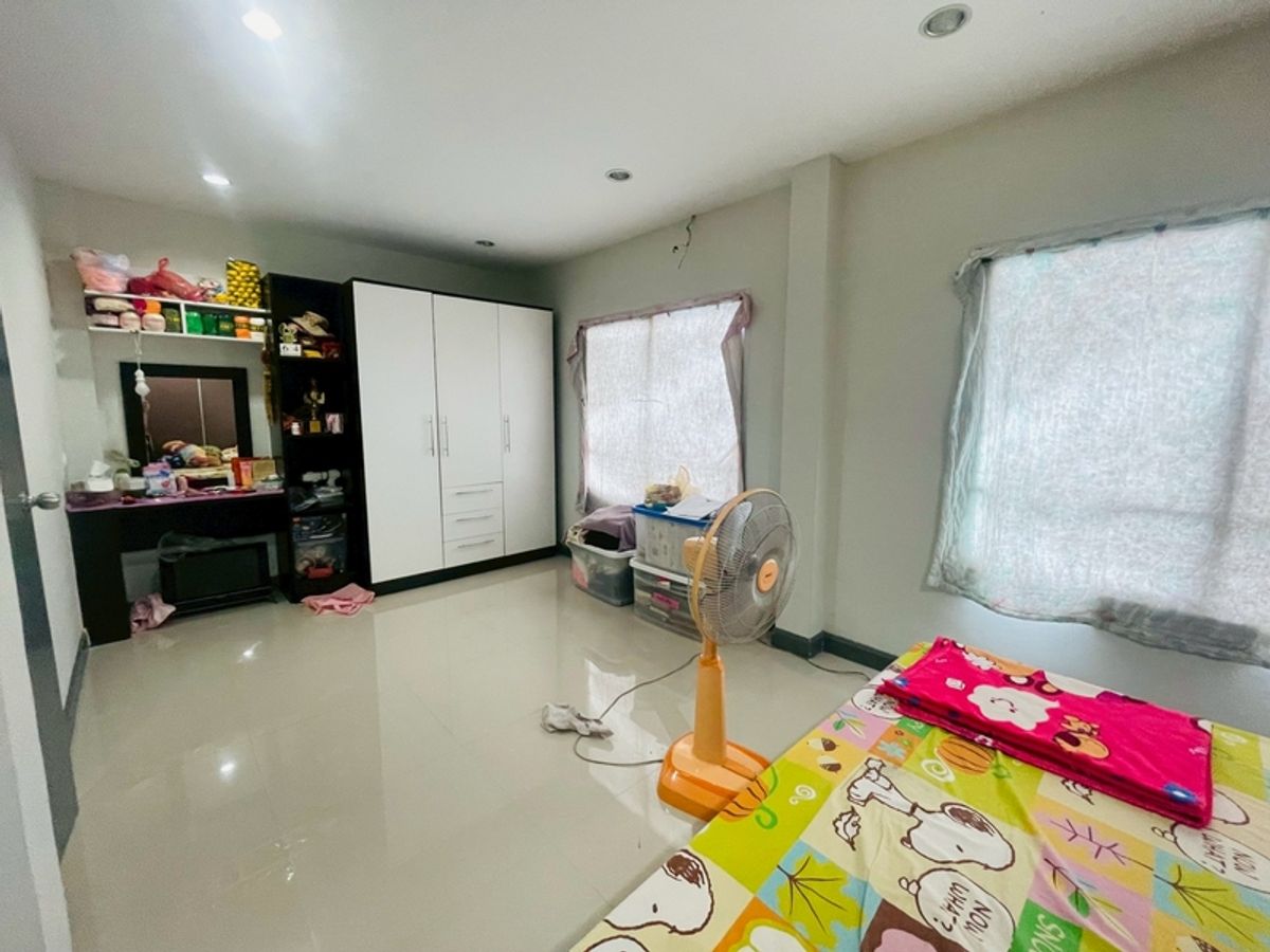 ขายทาวน์โฮมพระราม 2 บางขุนเทียน : ขายทาวเฮาส์ 2 ชั้น 22.5 ตรว. ซอย 8 หมู่บ้านสินทวีเทียนทะเล2 ใกล้เซ็นทรัลพระราม2