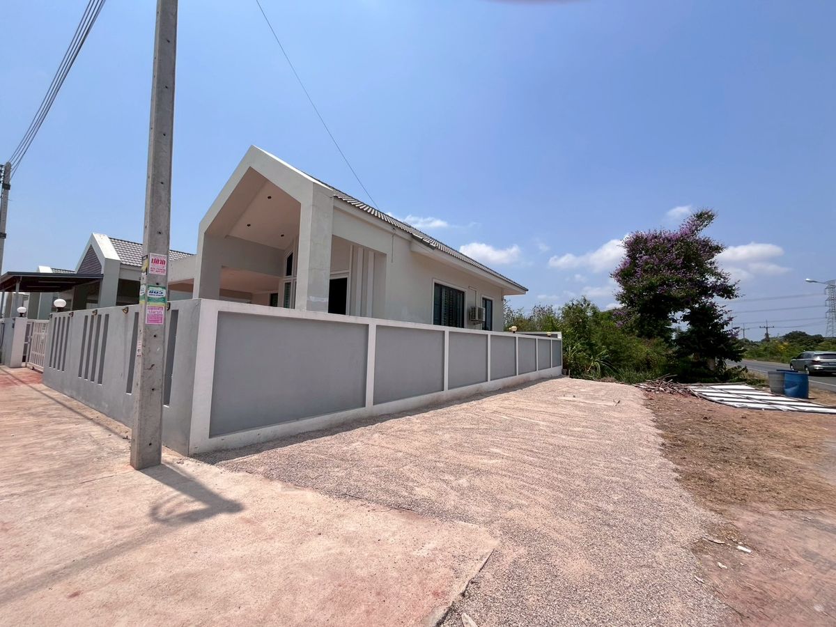 For SaleHouseRatchaburi : Single house for sale, Maple Home Ku Bua, Mueang District, Ratchaburi, Nordic style, first single story, corner house. Location next to the main road