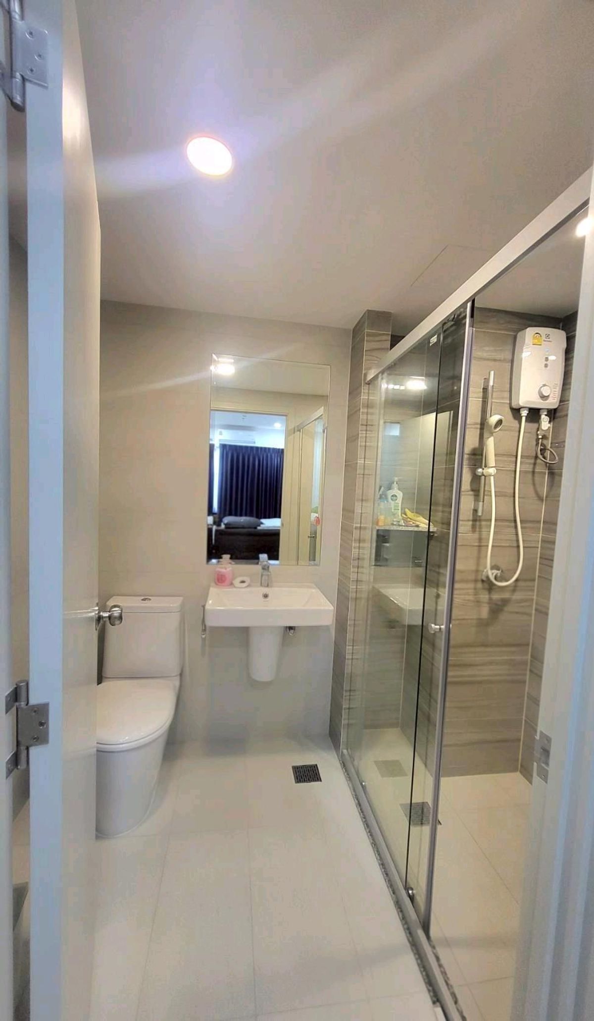 For RentCondoRamkhamhaeng, Hua Mak : Supalai veranda ramkhamheng 2 bedrooms 1 bath 43sqm only 17000bht per month please add line paolin1