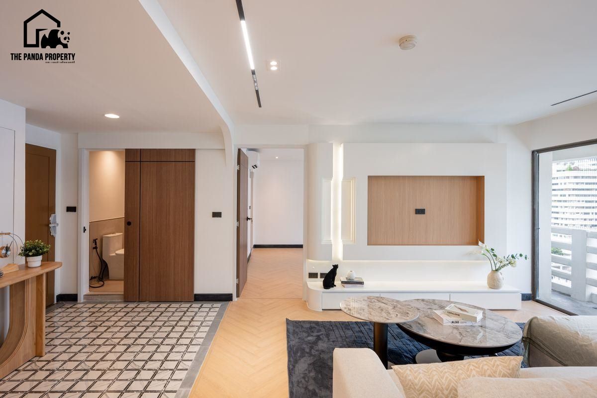 For SaleCondoSukhumvit, Asoke, Thonglor : Ruamjai Heights Condo, renovated large room in the heart of Asoke.