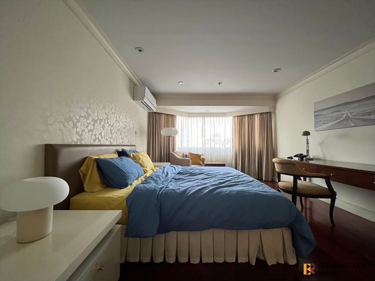 For SaleCondoSukhumvit, Asoke, Thonglor : Spacious, airy comfortable unit at Baan Suanpetch near BTS Phrom Phong