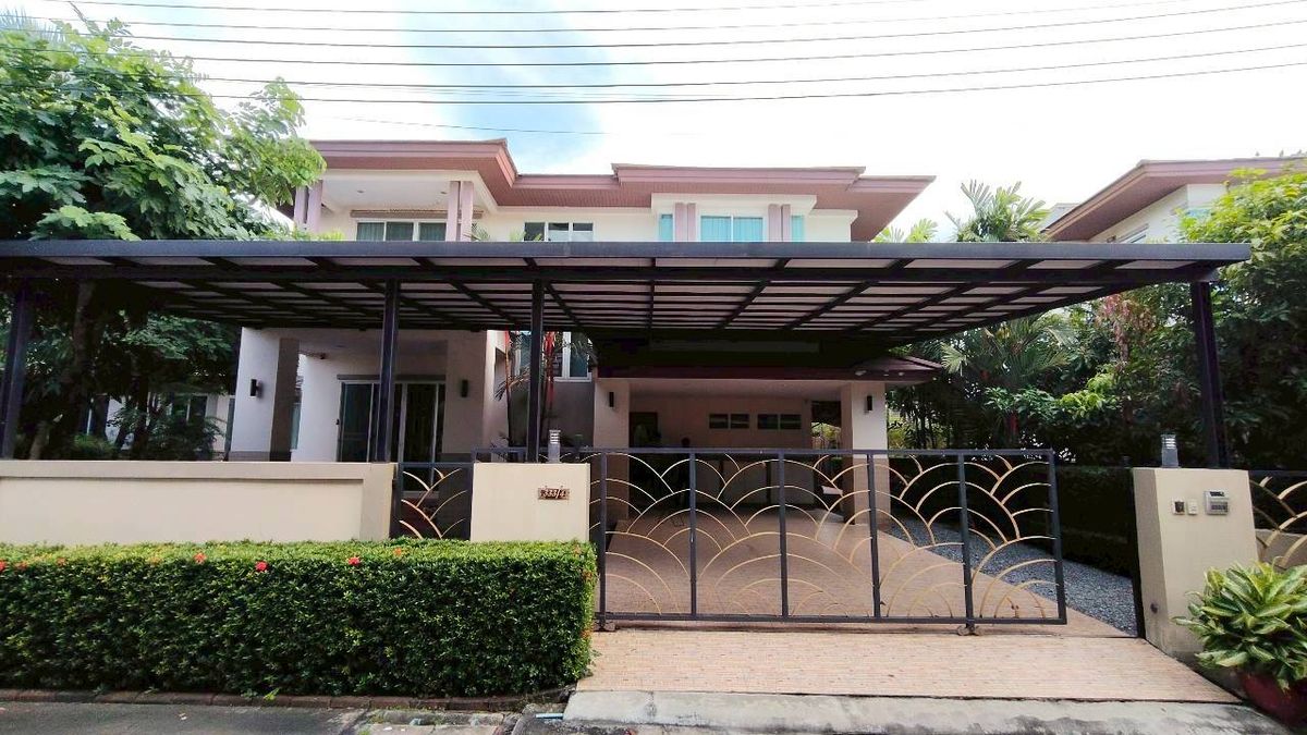 For SaleHousePhutthamonthon, Salaya : 🏡 Large detached house for sale. Sala Thammasop location, Busarakam Residence Village Project, Phutthamonthon Sai 3 💥 Corner house, area 112.3 sq m, usable area 290 sq m. The most beautiful plot in the project!