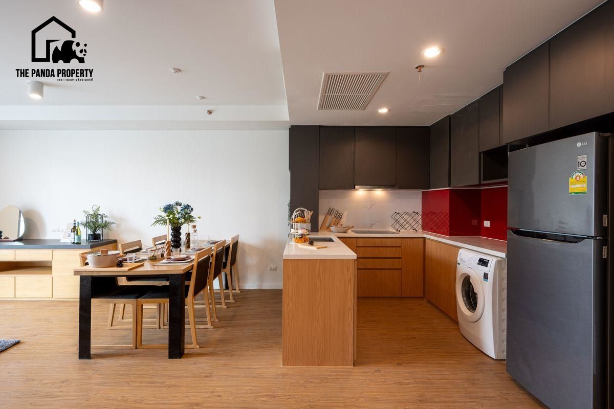 For SaleCondoSilom, Saladaeng, Bangrak : Renovated condo, large kitchen, near Chulalongkorn University and MRT Samyan.