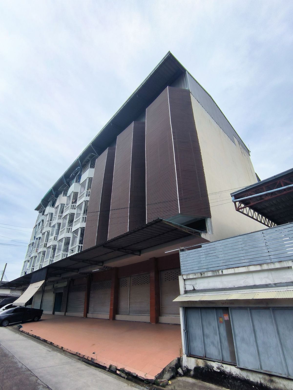 For SaleShop HouseRama 2, Bang Khun Thian : For Sale: 4-story commercial building and vacant land (56 + 60 sq wah) on Rama 2 Soi 59