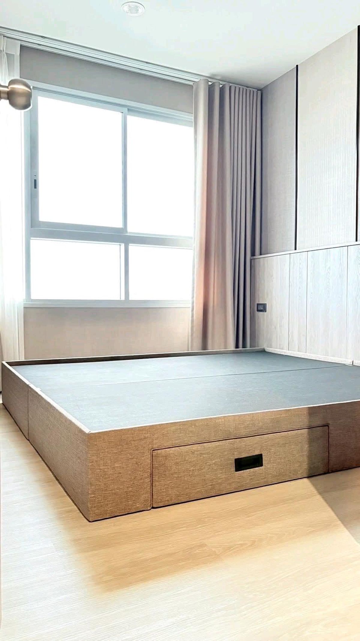 For SaleCondoPinklao, Charansanitwong : 💥💥🌇SALE💥💥Built-in room, high floor, south facing, beautiful view of the river and Rama VIII Bridge. Free transfer fee. Talk to us📲or Line : 0616395225