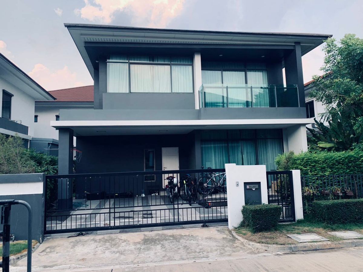For RentHousePattanakan, Srinakarin : Beautifully decorated 2-story house for rent in Srinakarin-Krungthep Kreetha area, near Brighton College Bangkok, only 1.3 km.