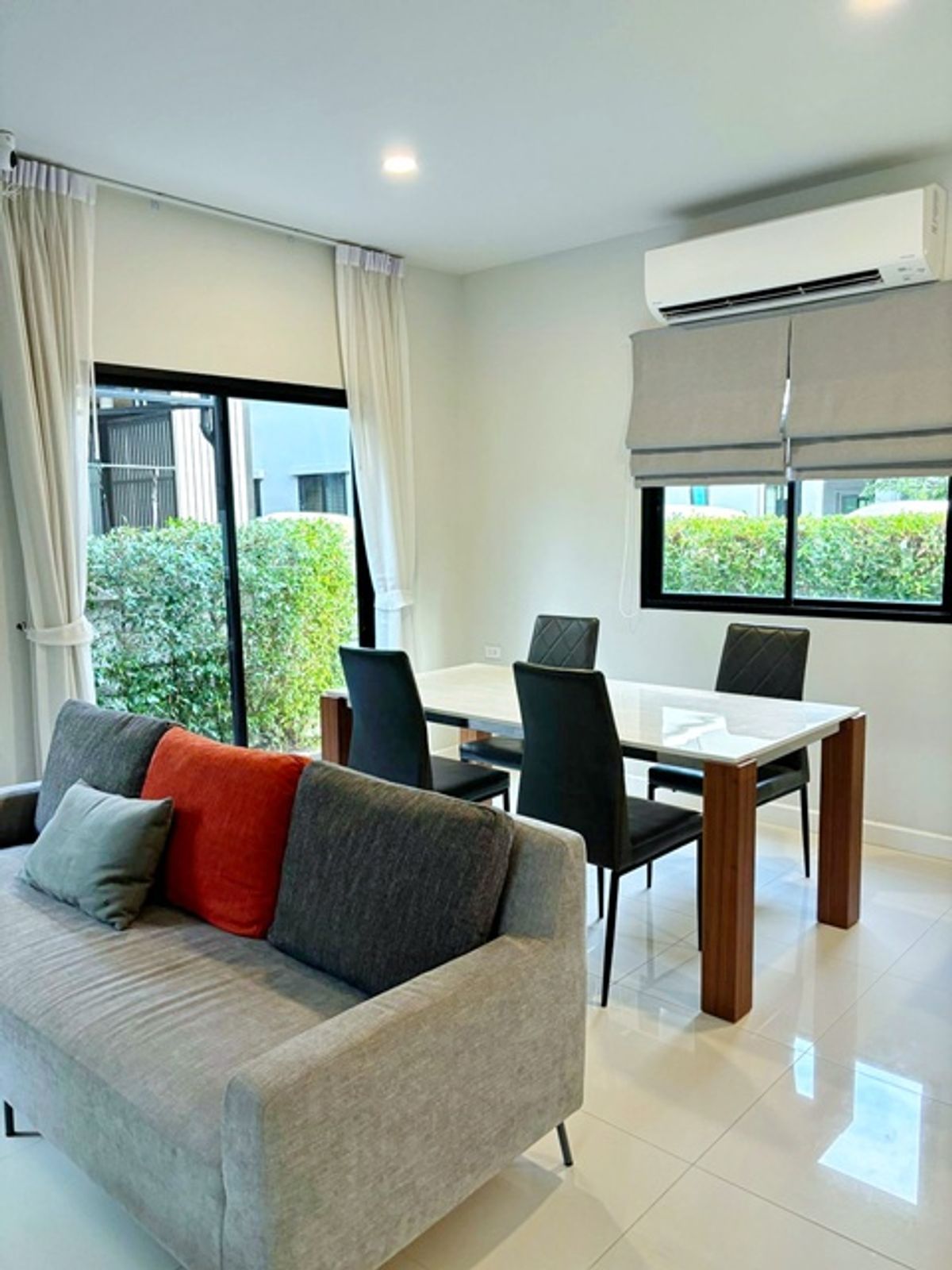 RIL Industrial Estate Rayong 4.2 km. Nikhom Phatthana MapTaPhut Market 4.4km. house for rent 2-stor Loading...