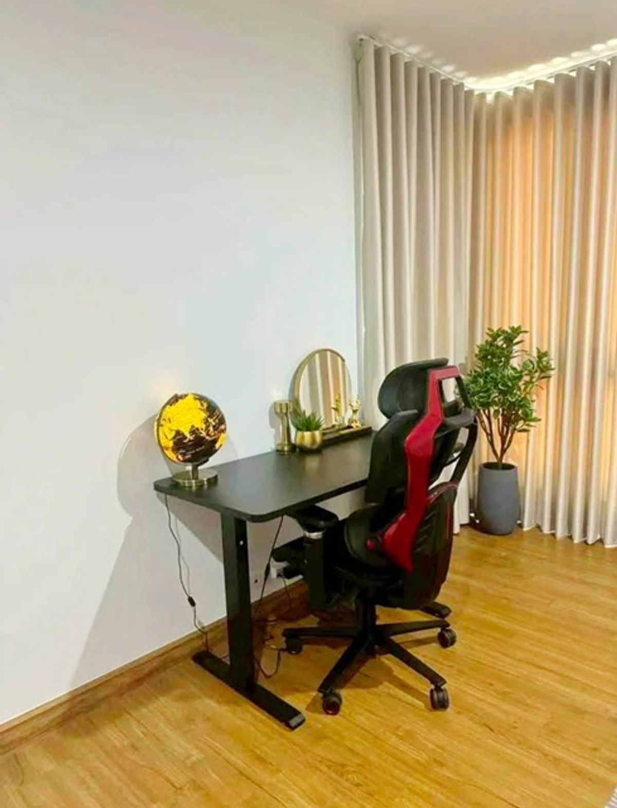 Mother of Mercy DuangKaew Plaza Market 450m. for rent-sale 3-storey townhouse 17 sq.wa. 210 sq.m. wi Loading...