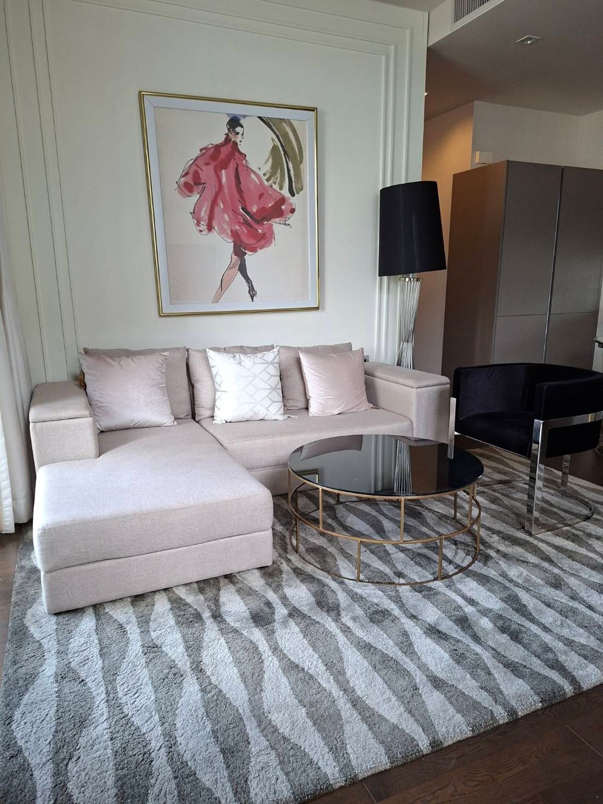 CondoSukhumvit, Asoke, Thonglor : The best prime location in Phrom Phong! The XXXIX, corner room, 81 sq m, great view! Suitable for investment/staying in yourself, can walk to EmQuartier!