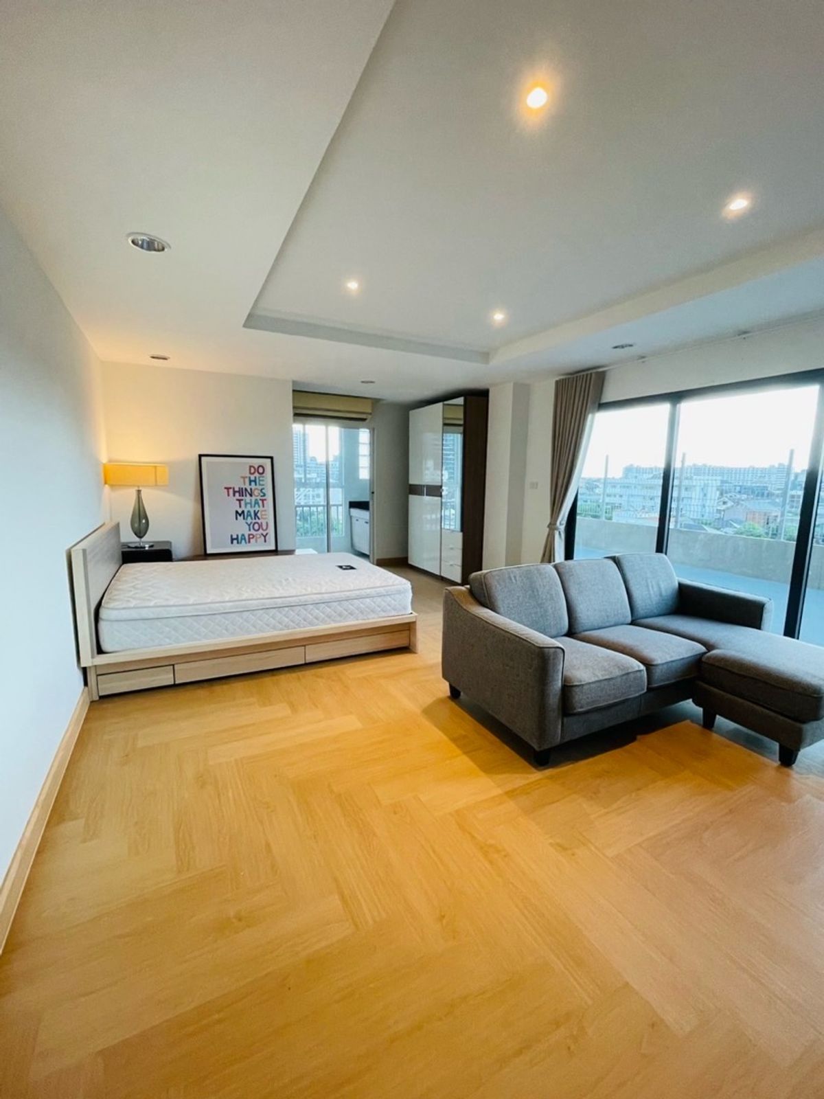 ให้เช่าลาดพร้าว เซ็นทรัลลาดพร้าว : 📢👇ให้เช่าพร้อมฟรีอินเทอร์เน็ตระเบียงกว้าง วิวโล่ง ไม่มีตึกบัง ใกล้ห้างสรรพสินค้าชั้นนำหลายแห่ง เดินทางสะดวกได้หลายเส้นทาง ใกล้ BTS และ MRT