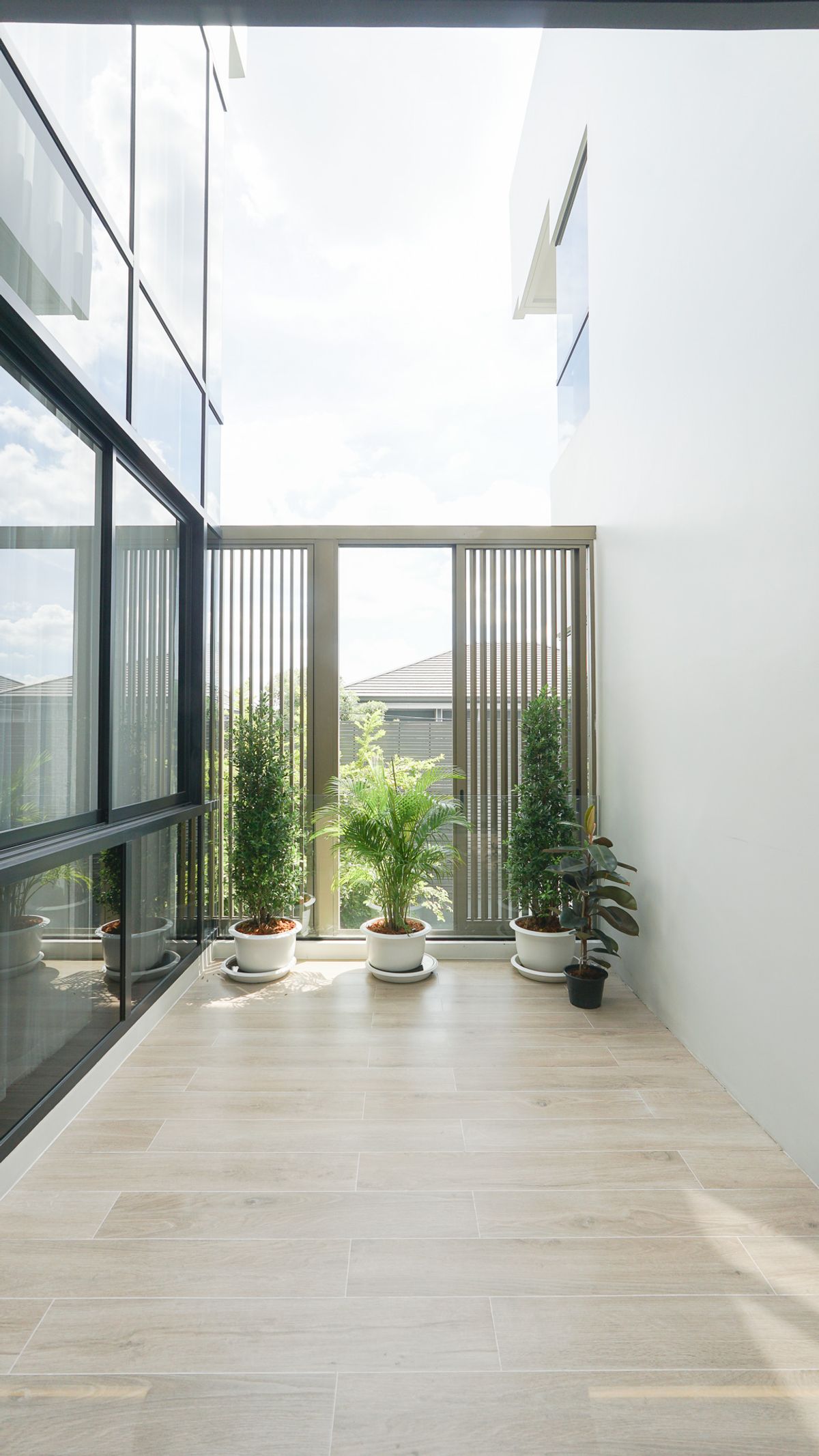 HousePattanakan, Srinakarin : P-2820 Rent/Urgent sale!  Ultra Luxury detached house, Bugann Krungthep Kreetha project, ready to move in.