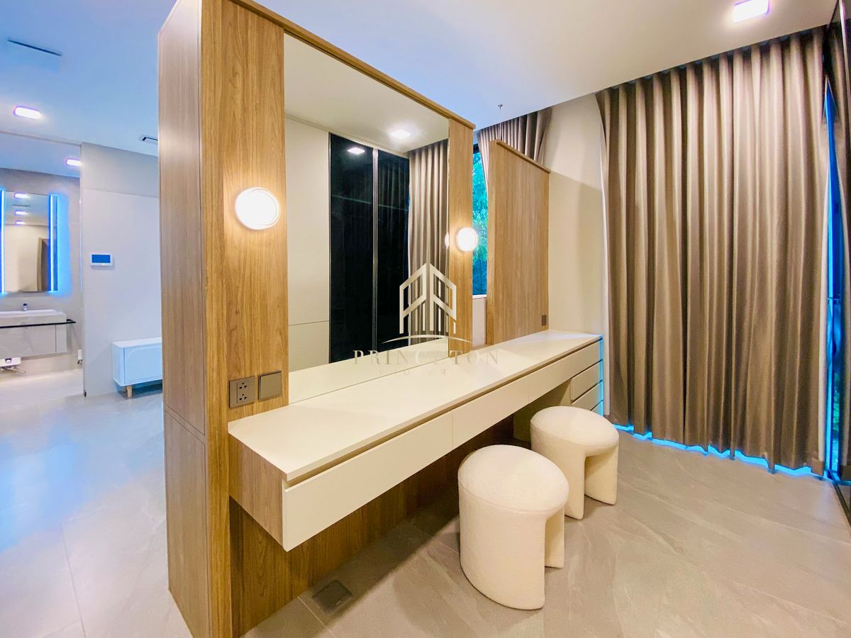 บ้านพัฒนาการ ศรีนครินทร์ : ให้เช่าบ้านหรู 3 ชั้น วีเว่ กรุงเทพกรีฑา ใกล้โรงเรียนนานาชาติเวลลิงตัน (Wellington) 📞092-4252445 Vive Krungthep Kreetha