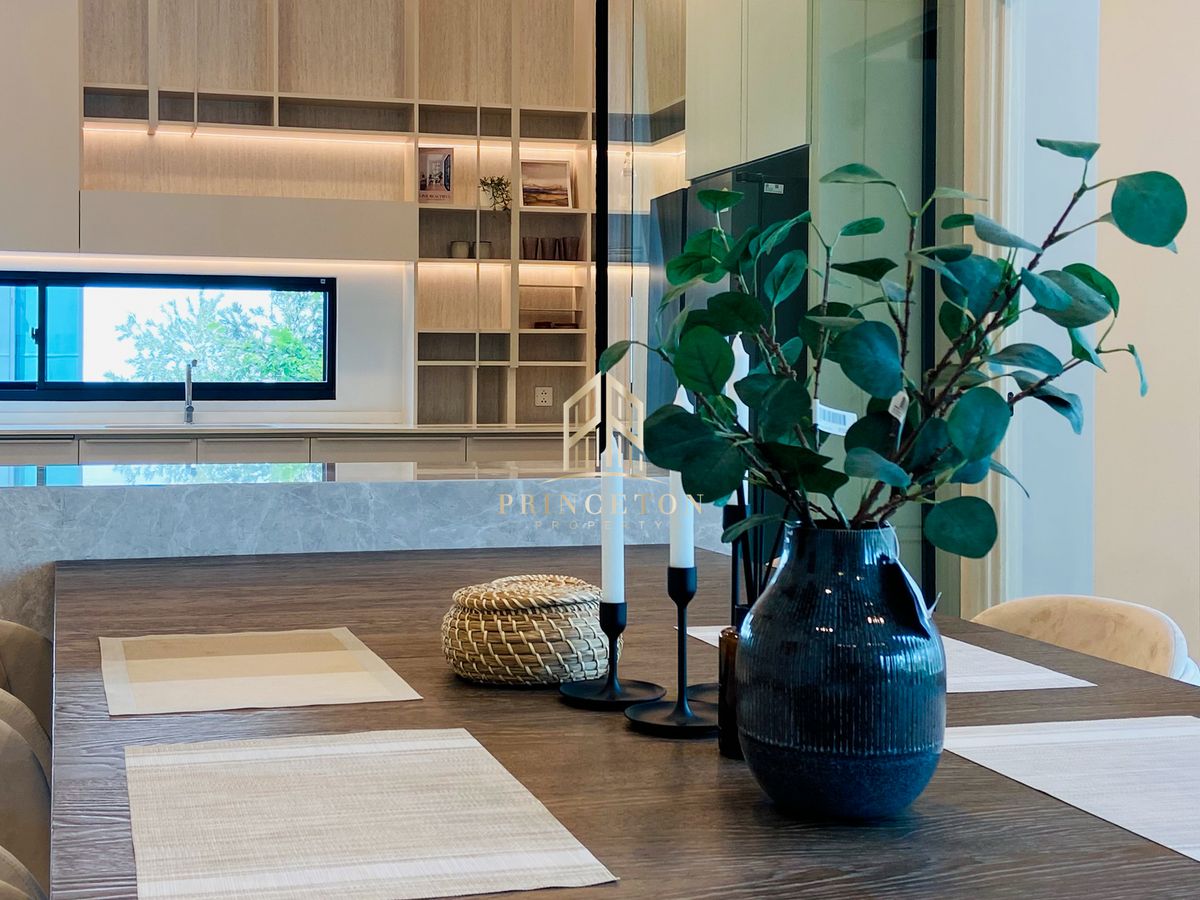 บ้านพัฒนาการ ศรีนครินทร์ : ให้เช่าบ้านหรู 3 ชั้น วีเว่ กรุงเทพกรีฑา ใกล้โรงเรียนนานาชาติเวลลิงตัน (Wellington) 📞092-4252445 Vive Krungthep Kreetha