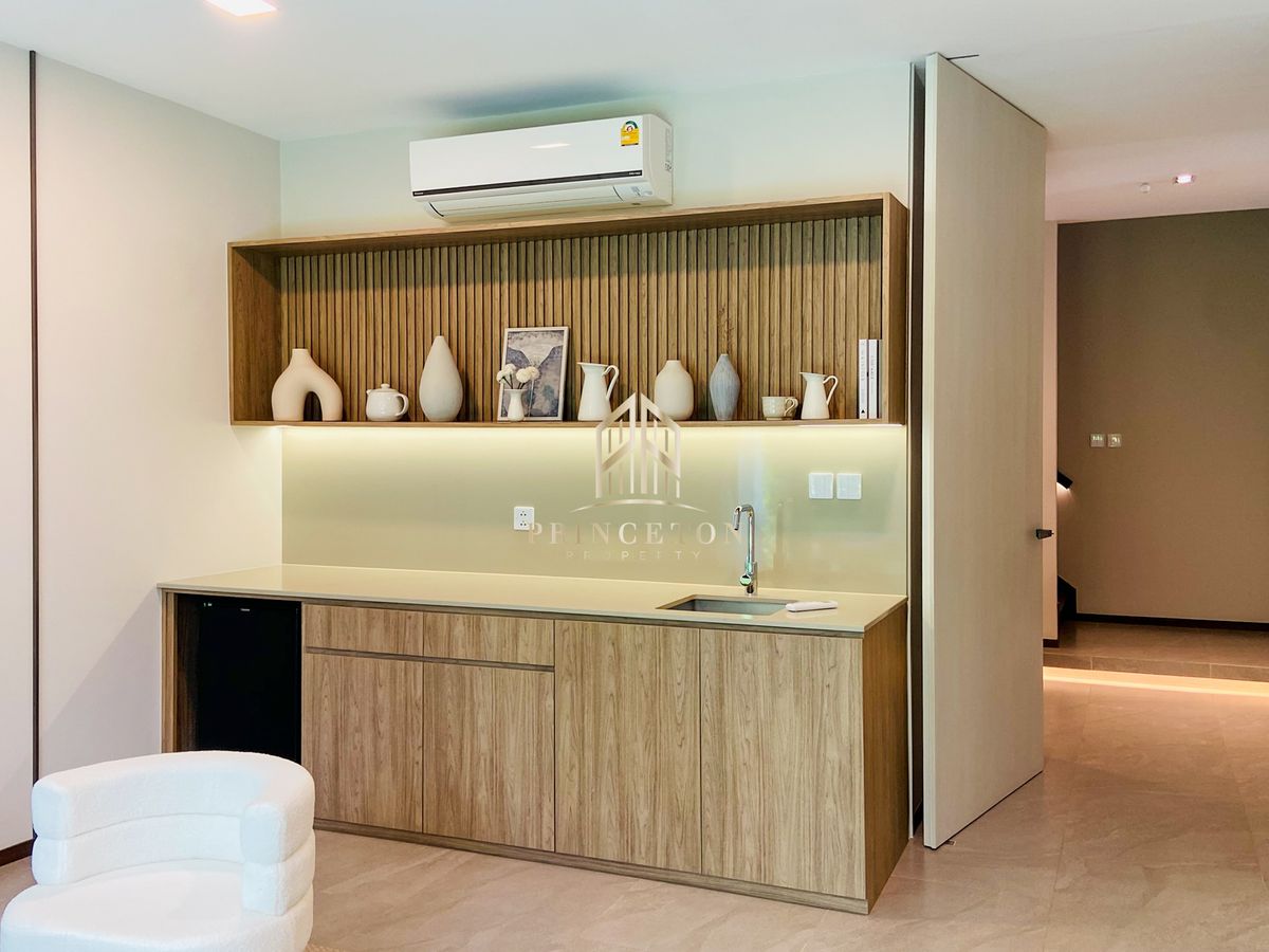 บ้านพัฒนาการ ศรีนครินทร์ : ให้เช่าบ้านหรู 3 ชั้น วีเว่ กรุงเทพกรีฑา ใกล้โรงเรียนนานาชาติเวลลิงตัน (Wellington) 📞092-4252445 Vive Krungthep Kreetha