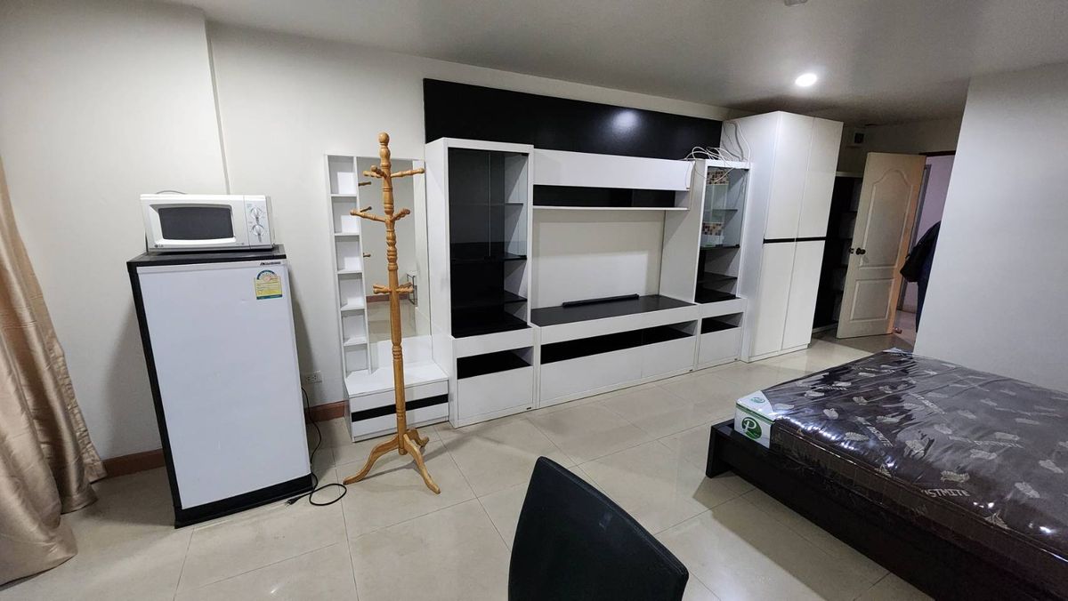 ขายคอนโดรัชดา ห้วยขวาง : ให้เช่า Regent home 5 รัชดา 19 Studio ชั้น 4 ขนาด 31 ตรม ระเบียงทิศเหนือ
