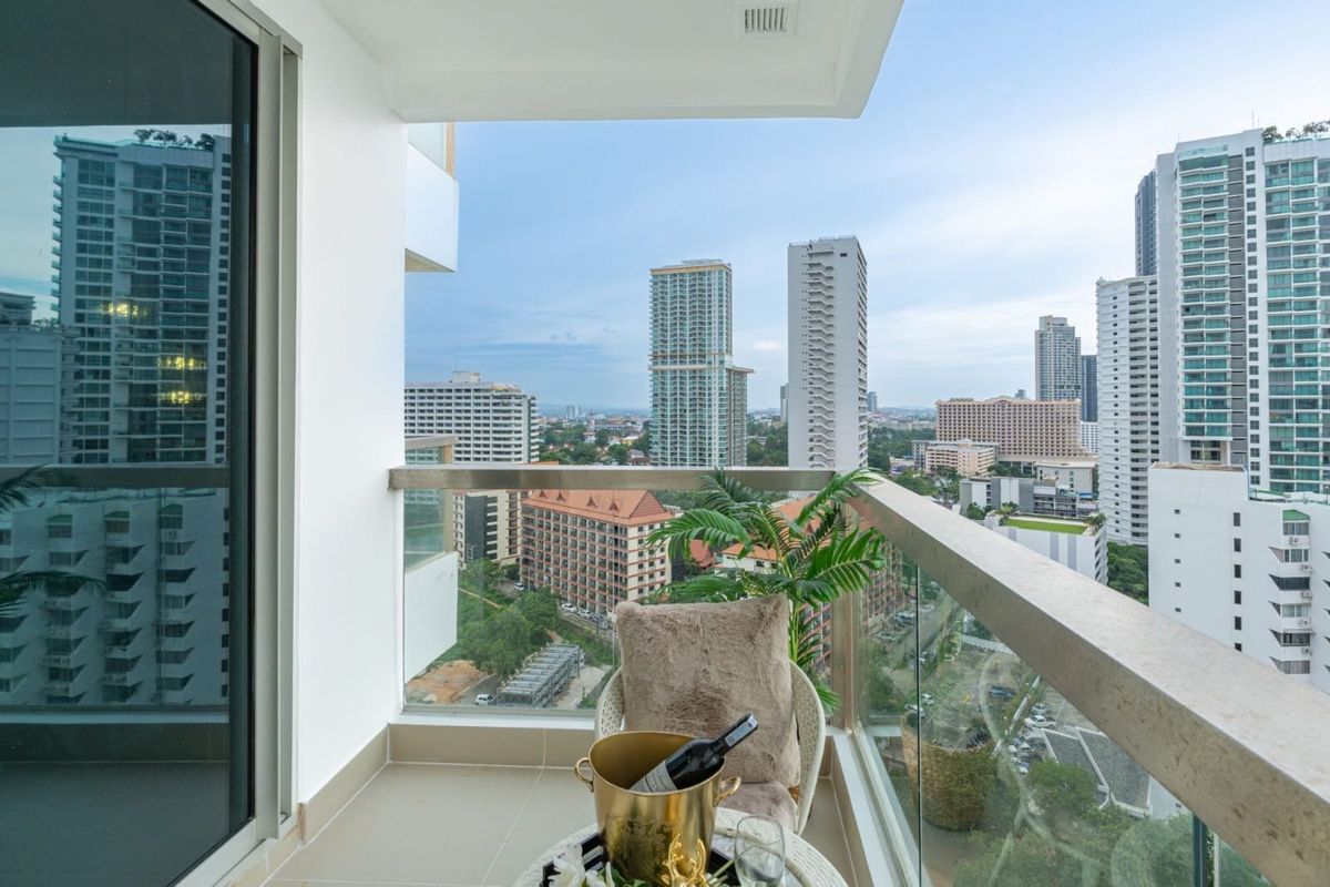 For SaleCondoPattaya, Bangsaen, Chonburi : For sale condo The Palm wongamat beach front pattaya Studio type (S03-2156) 