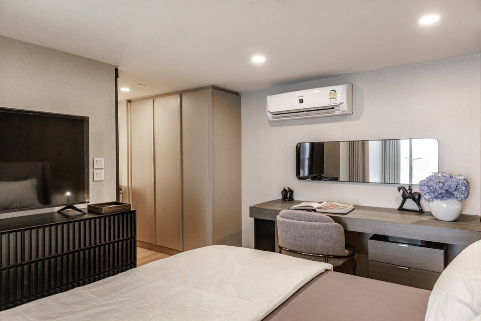 ให้เช่าคอนโดคลองเตย กล้วยน้ำไท : 🔥ให้เช่าด่วน🔥ไลฟ์ พระราม 4-อโศก 2ห้องนอน เพดานสูง ตกแต่งหรู เครื่องใช้ไฟฟ้า+เฟอร์นิเจอร์ครบพร้อมเข้าอยู่ 