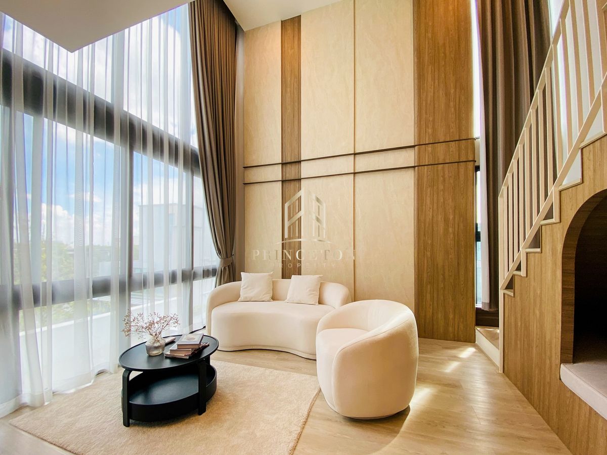 บ้านพัฒนาการ ศรีนครินทร์ : ให้เช่าบ้านหรู 3 ชั้น วีเว่ กรุงเทพกรีฑา ใกล้โรงเรียนนานาชาติเวลลิงตัน (Wellington) 📞092-4252445 Vive Krungthep Kreetha