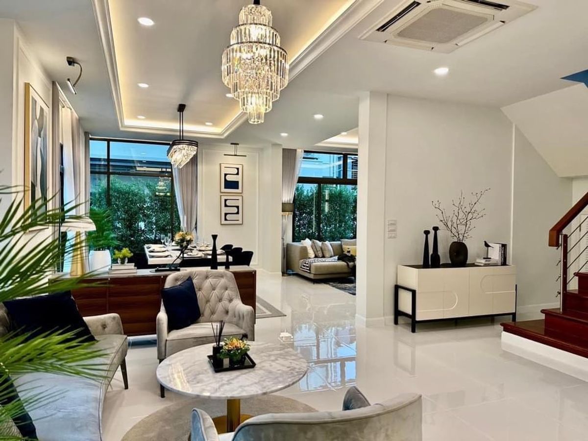 For RentHouseLadkrabang, Suwannaphum Airport : P-2821 Beautiful, luxurious house, pool villa, has a swimming pool in the house. With built-in furniture Near Suvarnabhumi, ready to move in, Perfect Masterpiece Sukhumvit 77.