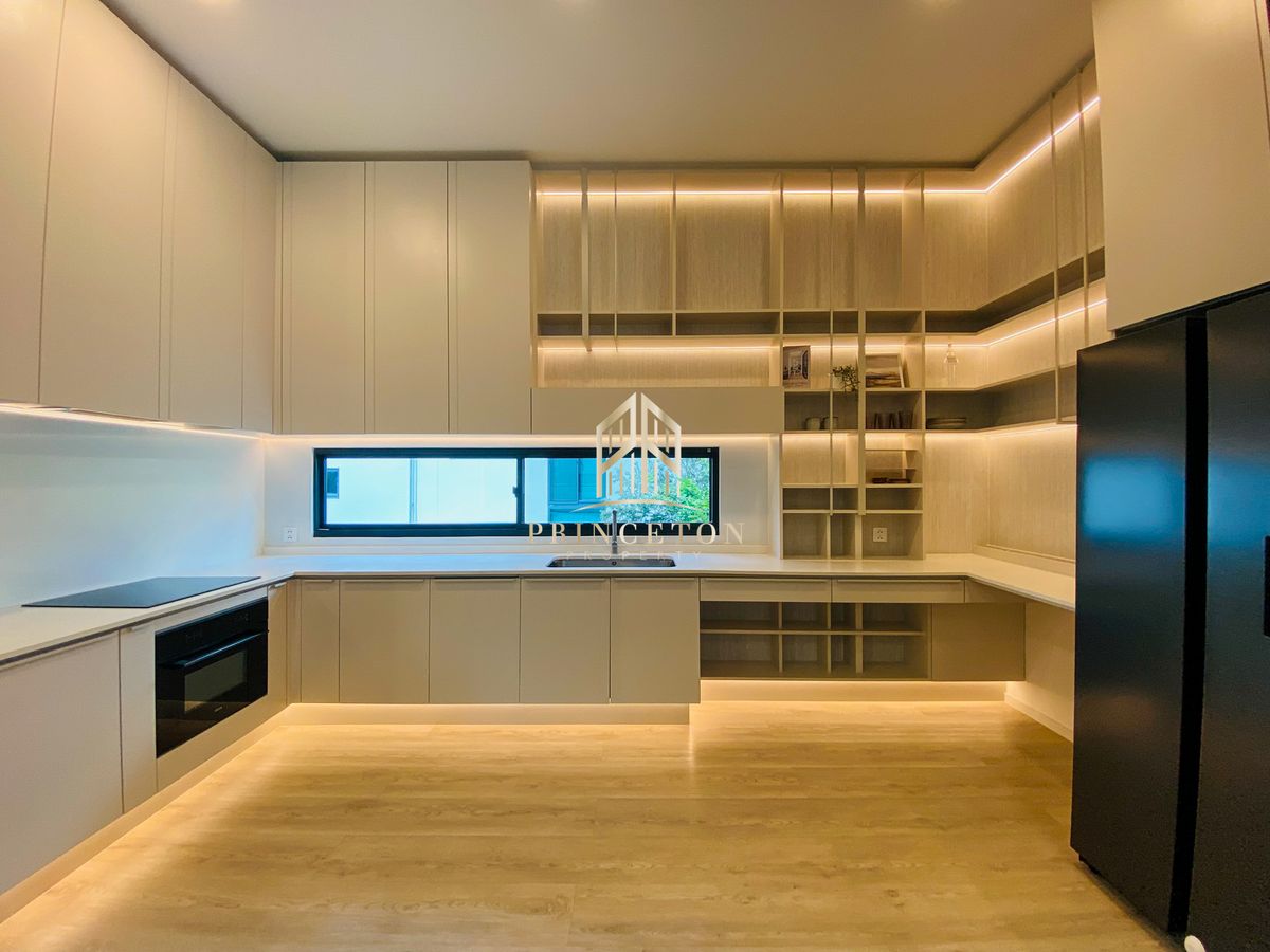 บ้านพัฒนาการ ศรีนครินทร์ : ให้เช่าบ้านหรู 3 ชั้น วีเว่ กรุงเทพกรีฑา ใกล้โรงเรียนนานาชาติเวลลิงตัน (Wellington) 📞092-4252445 Vive Krungthep Kreetha