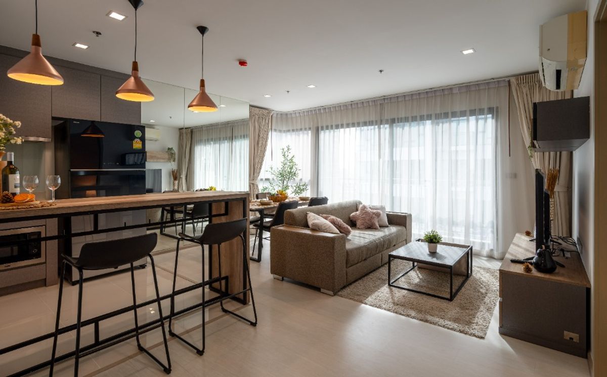 ให้เช่าคอนโดสุขุมวิท อโศก ทองหล่อ : 📌Owner post 🌆 Fully Renovated Corner Unit at Rhythm 36-38 - Only 300m from BTS Thonglor! 🚈