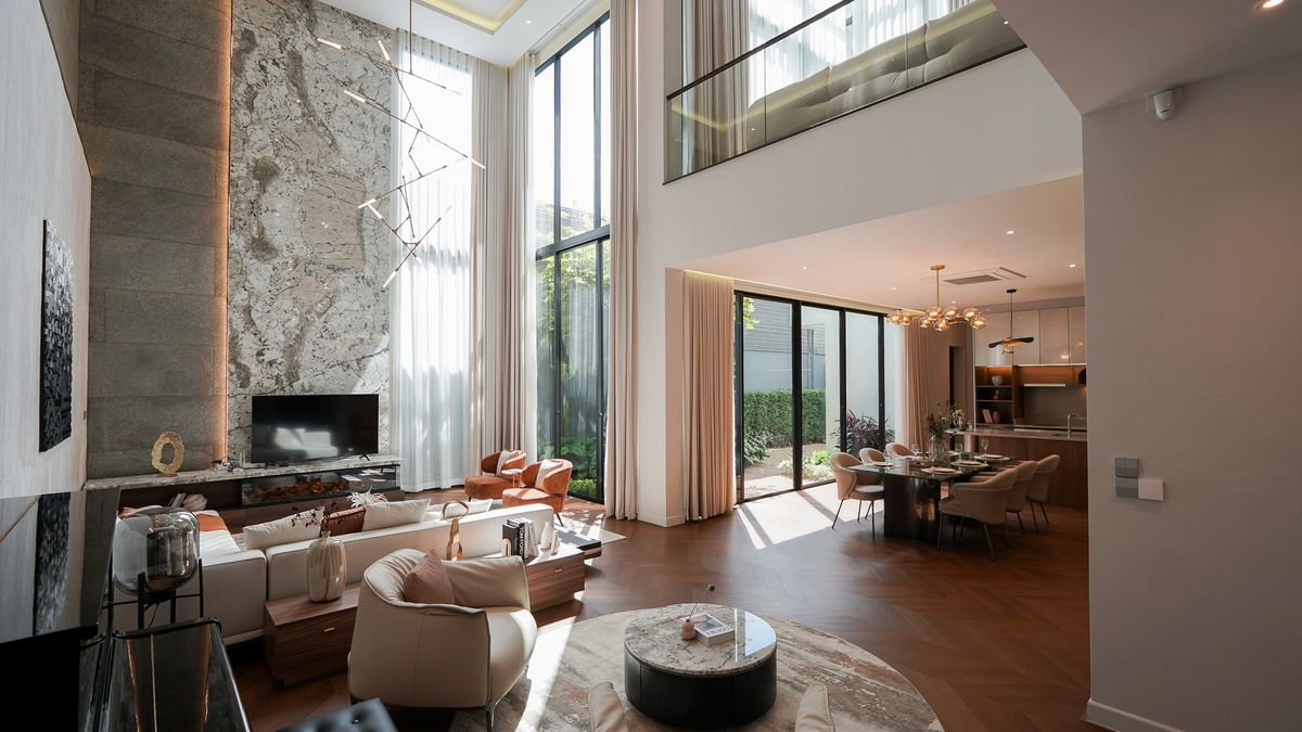 HousePattanakan, Srinakarin : P-2820 Rent/Urgent sale!  Ultra Luxury detached house, Bugann Krungthep Kreetha project, ready to move in.