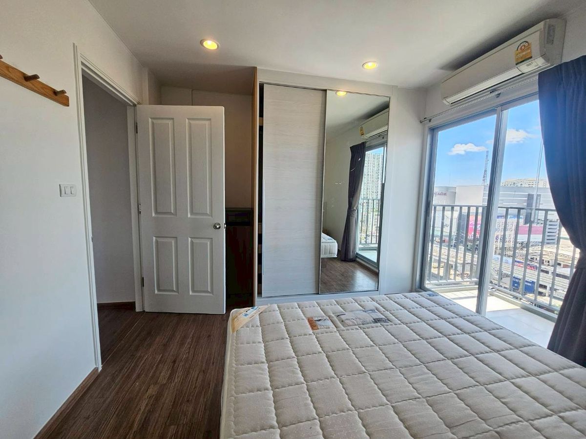 For SaleCondoRattanathibet, Sanambinna : Corner room for sale on the 15th floor as is, good condition, has built-ins and air conditioning in every room, 52 sq m, 2 bedrooms, 1 bathroom, near the BTS.