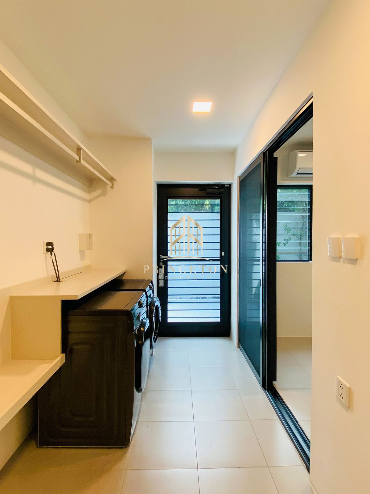 บ้านพัฒนาการ ศรีนครินทร์ : ให้เช่าบ้านหรู 3 ชั้น วีเว่ กรุงเทพกรีฑา ใกล้โรงเรียนนานาชาติเวลลิงตัน (Wellington) 📞092-4252445 Vive Krungthep Kreetha