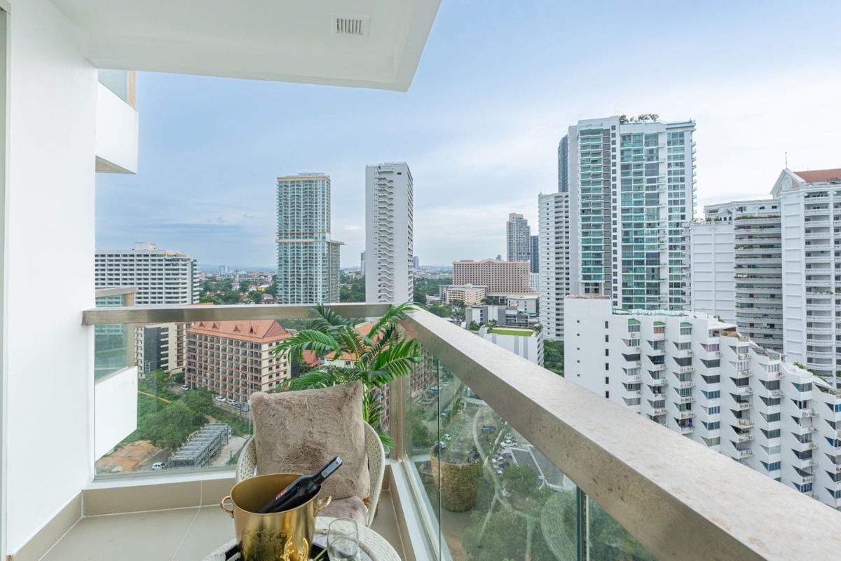 For SaleCondoPattaya, Bangsaen, Chonburi : For sale condo The Palm wongamat beach front pattaya Studio type (S03-2152) 