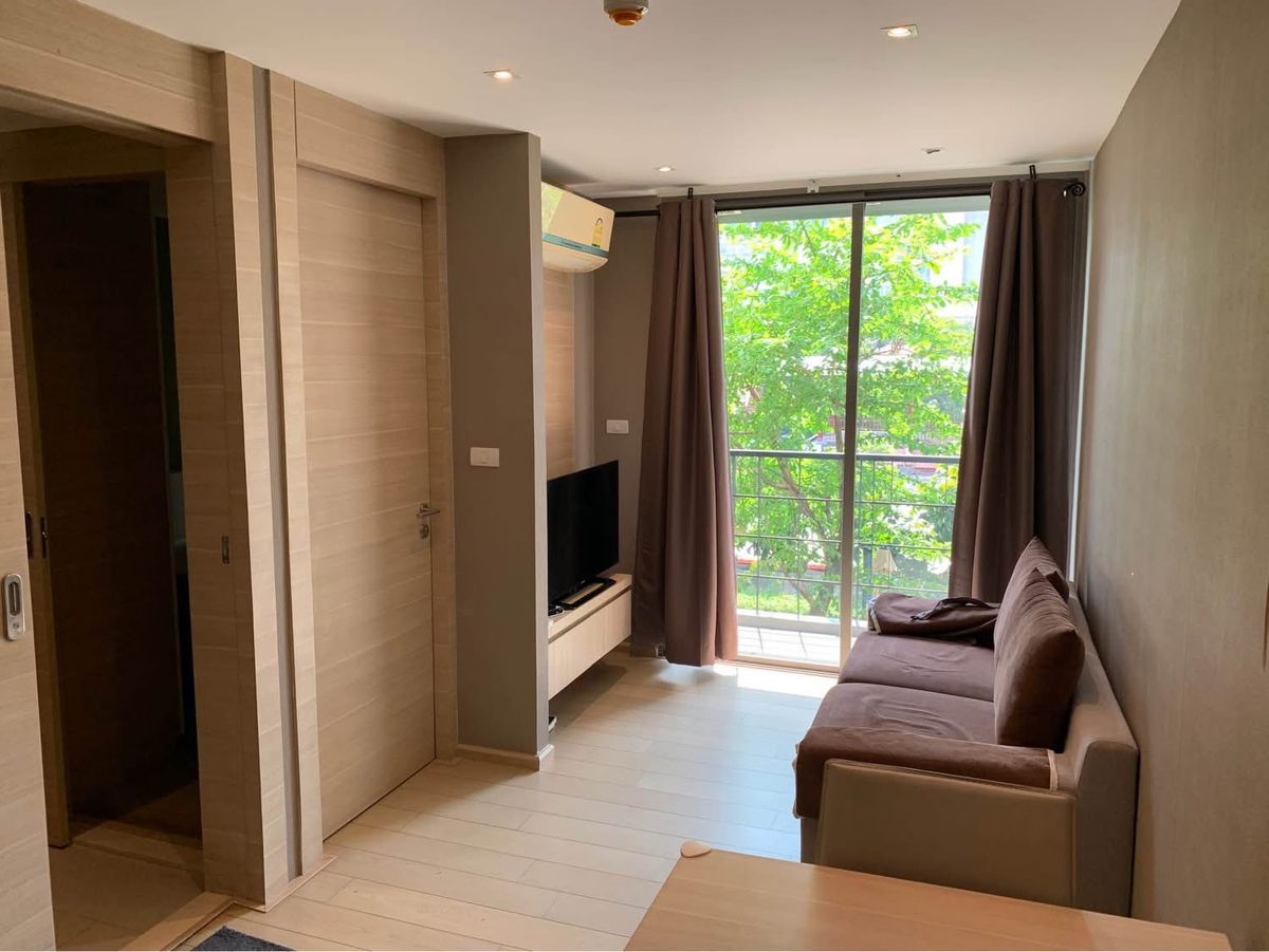 For RentCondoSilom, Saladaeng, Bangrak : KLASS SILOM Condo -  Just 6 minutes walk to BTS Saladaeng and MRT Silom