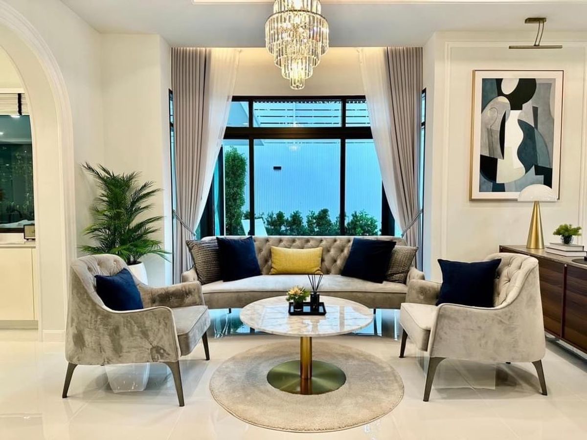 For RentHouseLadkrabang, Suwannaphum Airport : P-2821 Beautiful, luxurious house, pool villa, has a swimming pool in the house. With built-in furniture Near Suvarnabhumi, ready to move in, Perfect Masterpiece Sukhumvit 77.